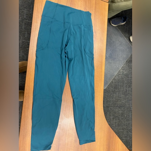 Brand New HALARA 7/8 length, Size Large - Picture 3 of 4